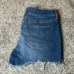 Universal Thread, high rise midi short, size 12